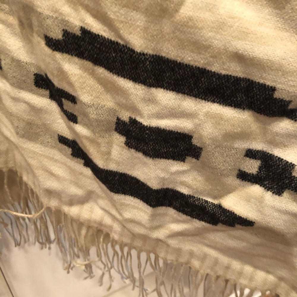 One size Aztec poncho - Picture 5 of 5